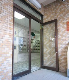 【エントランス】 | 第一大津ビル | 清潔なエントランスです