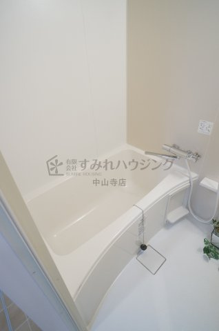 サニーハイツ（鴻池）の居間・リビング|参考、同建物・反転間取りの号室