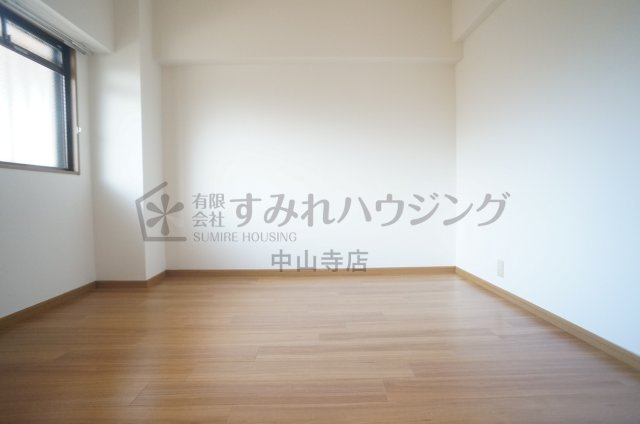 サニーハイツ（鴻池）の玄関|参考、同建物・反転間取りの号室