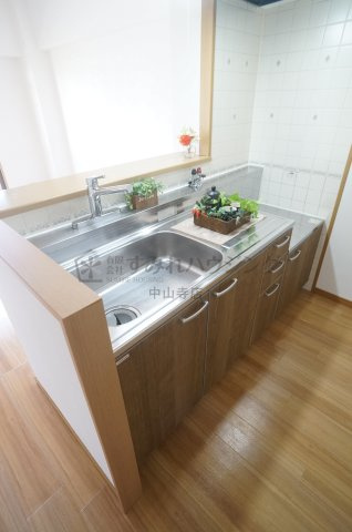 サニーハイツ（鴻池）の居間・リビング|参考、同建物・反転間取りの号室