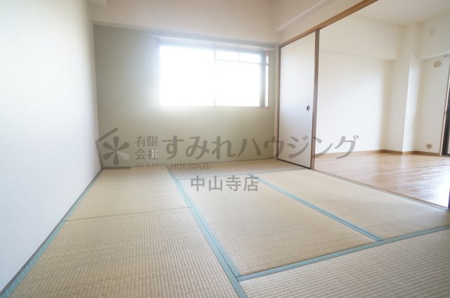 サニーハイツ（鴻池）の洋室|参考、同建物・反転間取りの号室