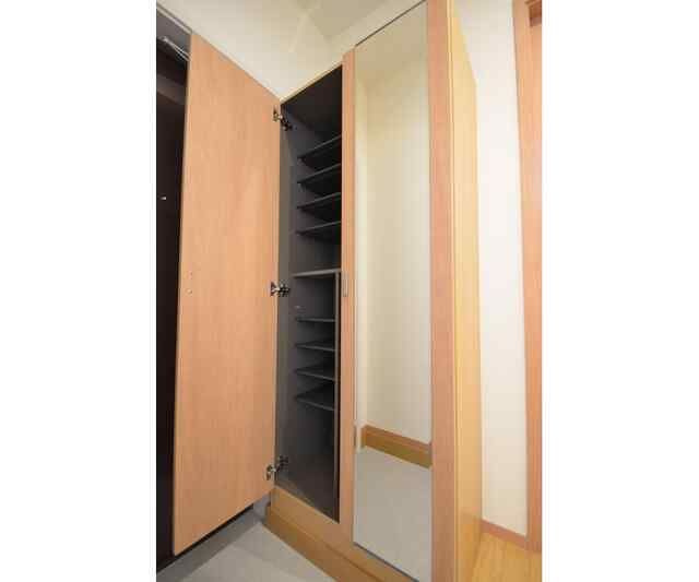 フォレストメゾン三河島の玄関