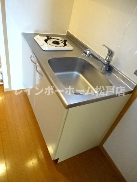 プティネージュのキッチン|コンパクトなキッチンで掃除もラクラク