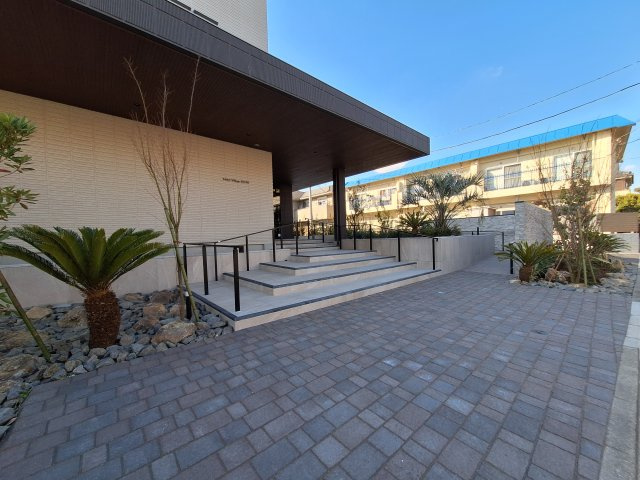 (シニア限定)ヘーベルVillageKUSUのエントランス