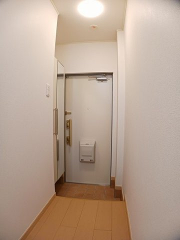 ハイツ赤坂の玄関