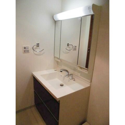 【洗面所】 | ロワール湘南藤沢 | 明るい洗面所です