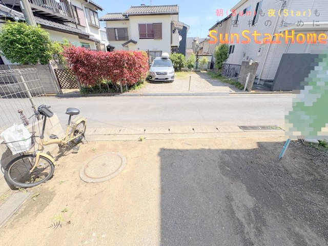 【サンスターホーム】羽村市双葉町2丁目　住宅用売地の前面道路含む現地写真