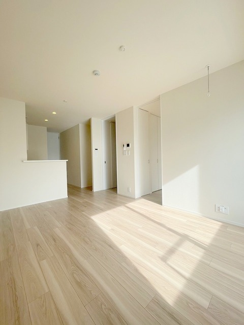 Ｄｕｅ　Ｗｅｓｔ　Ａｚａｂｕ　Ｈｏｕｓｅの居間・リビング|★明るいフローリングのお部屋です★