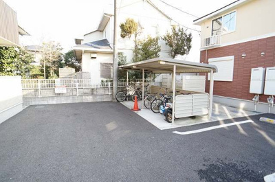 【駐車場】 | グラースＡ | 駐車場に車を止められます