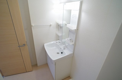 【洗面所】 | グラースＡ | スペースが確保できる洗面所です