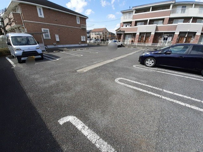 【駐車場】 | エス・ジョージアＡ | 駐車場があるので、車を買う予定の方も安心です