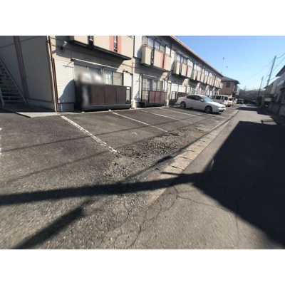 【駐車場】 | 岡本ハイツ | 駐車場があるので、車を買う予定の方も安心です