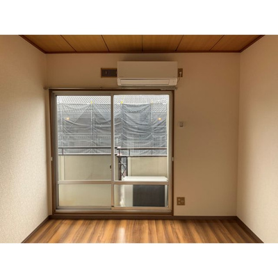 【居間・リビング】 | 岡本ハイツ | こちらのリビングで趣味の時間をお楽しみください