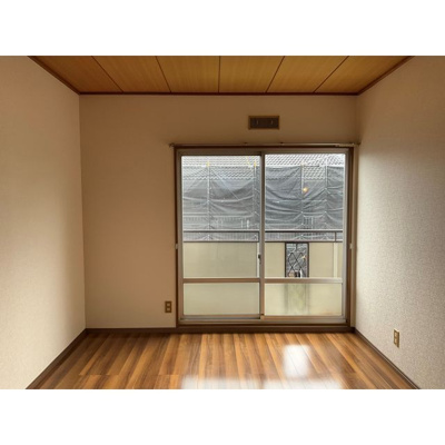 【居間・リビング】 | 岡本ハイツ | ゆったりとしたリビングです