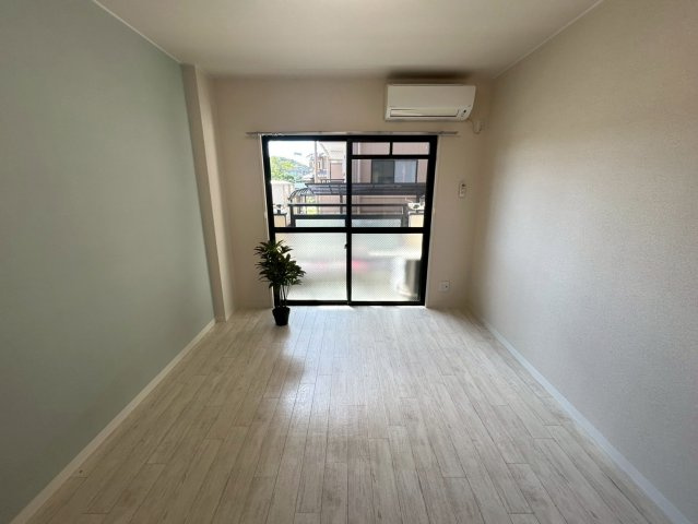 ロイヤルクリヨンの居間・リビング