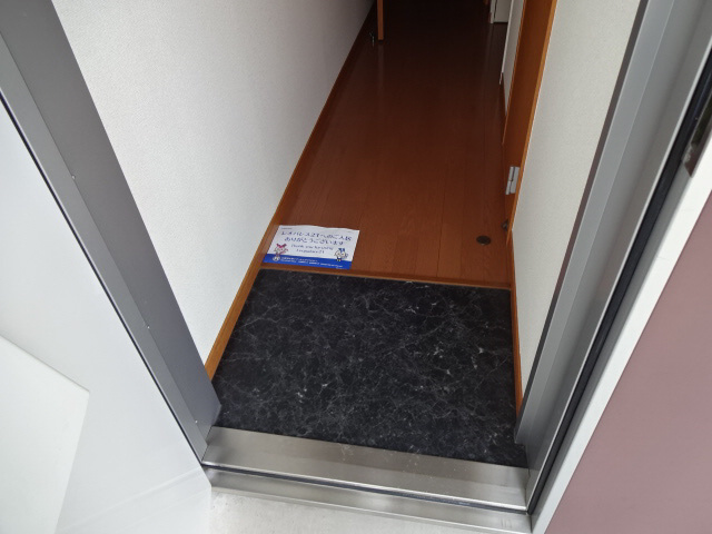 レオパレスＰＡＬＣＯＵＲＴ劉備の玄関