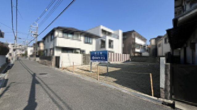 豊中市南桜塚１丁目土地の外観|第一種中高層住居専用地域になるため、戸建とアパートなどが混在する住宅エリアです。