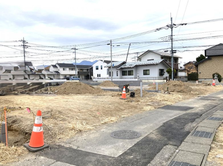 ブルーミングガーデン前橋市北代田町　1号棟の前面道路含む現地写真|前面道路含む現地写真です