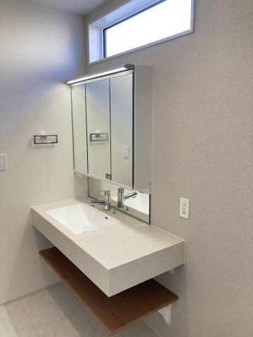 ブルーミングガーデン前橋市北代田町　1号棟の独立洗面台|独立洗面台あり、毎朝おしゃれに忙しい女性の方におすすめです♪