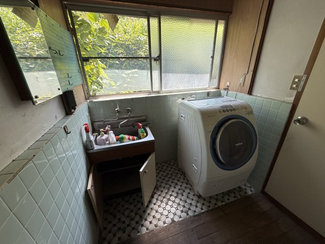2026/2/25価格変更　戸建　飛騨市神岡町東町　100万（2025/11/10新規）のランドリースペース