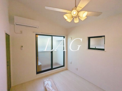 【居間・リビング】 | アザーレ・バモス向ヶ丘遊園 | 洋室のお部屋です。