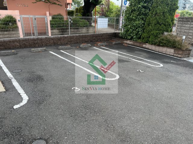 プレジール田無の駐車場