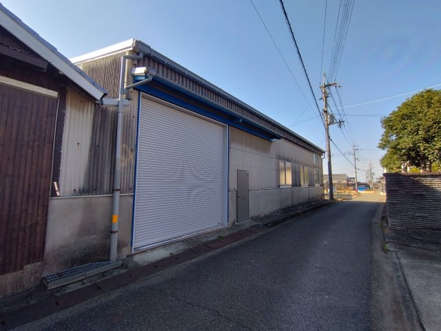 岩岡町野中貸倉庫の外観