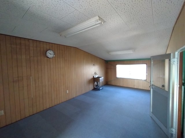 岩岡町野中貸倉庫の内装