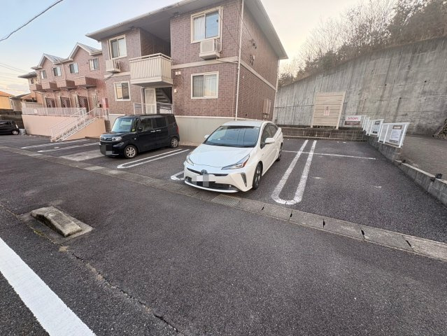 カトゥリアンの駐車場