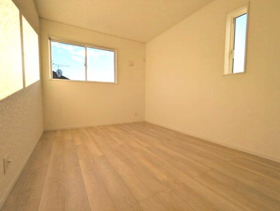 ひたちなか市平磯遠原町　第１の洋室|お子様の成長にも対応でき窓の位置が高いので子供部屋に適しています。マイホームだからこその喜び。