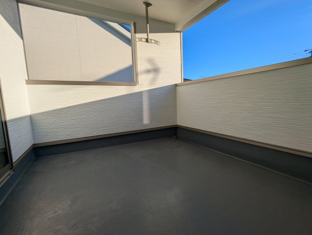 ひたちなか市平磯遠原町　第１のバルコニー|ルーフバルコニーで家族全員の洗濯物の干せちゃいます！屋根付きで急な雨でも安心！