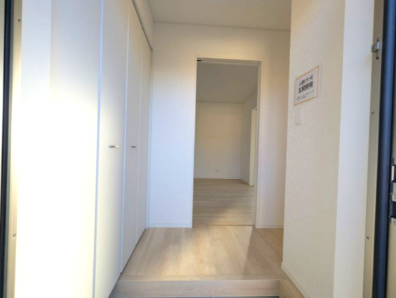 ひたちなか市平磯遠原町　第１の玄関|明るい玄関で一日の始まりの扉をあけてでかけましょう♪