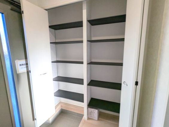 ひたちなか市平磯遠原町　第１の収納|シューズボックスは家族全員の靴が収納でき、いつでも玄関はすっきり！