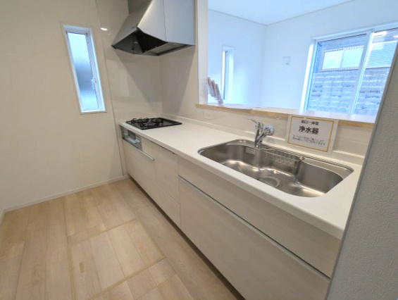 ひたちなか市平磯遠原町　第１のキッチン|カウンター越しからリビングが見渡せるので、お子様の様子を見守りながらお料理が作れる嬉しいカウンターキッチン♪