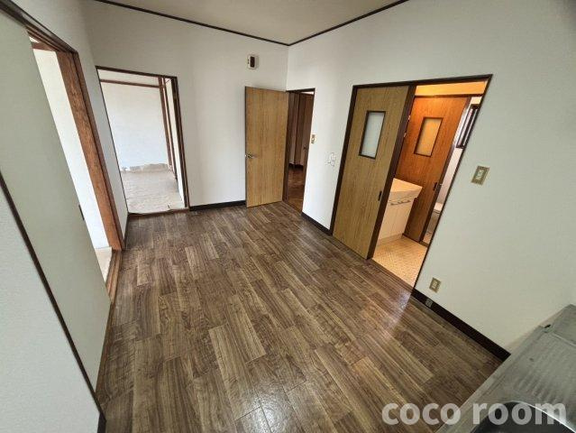 青島ハイツの居間・リビング