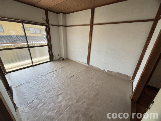 青島ハイツの居間・リビング