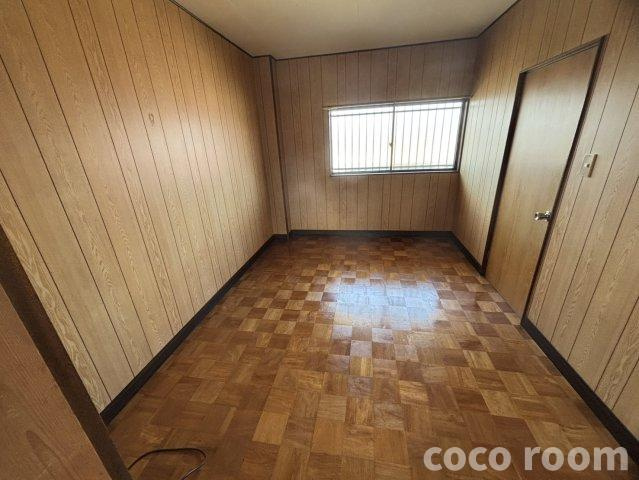 青島ハイツの洋室