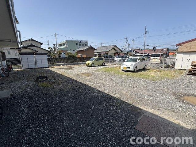 青島ハイツの駐車場