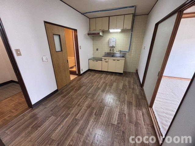 青島ハイツの居間・リビング