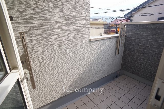 【バルコニー】 | 八尾市山本町北6丁目 | 【2階：南側洋室7.3帖】室内の勝手口から出入りできます♪南向きです☆