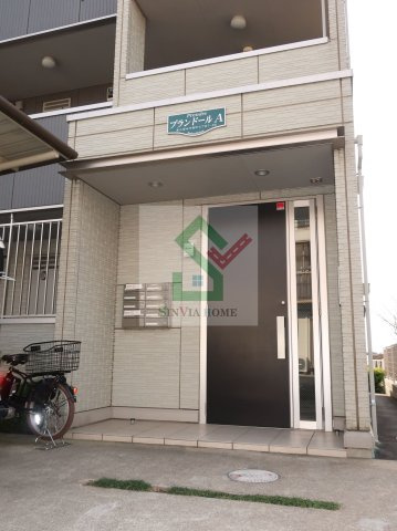 プランドールA棟のエントランス