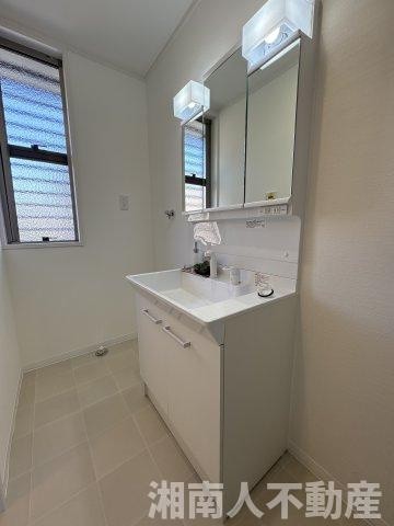 小田原市酒匂4丁目　中古一戸建ての独立洗面台|独立洗面台あり、毎朝おしゃれに忙しい女性の方におすすめです