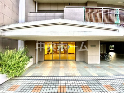 【エントランス】 | アクロシティFポート | 【エントランス】マンションのエントランスは、その物件の印象を決める、顔とも言える場所です。毎日通る場所ですからきれいなのが一番です。