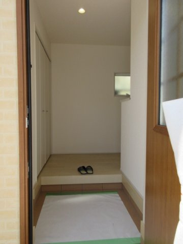 【仲介手数料無料】新築戸建　吉見町東野4-11-15（全5棟）の玄関