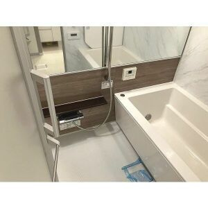 ＤＥＵＸ　ＴＯＵＲＳ（ドゥ・トゥール）の浴室