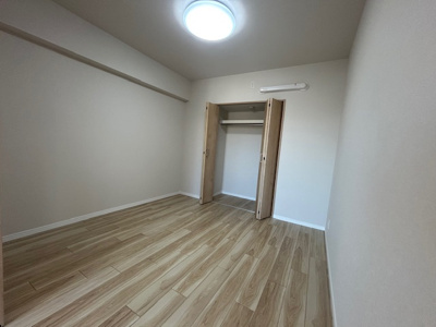 【洋室】 | メゾン枚方岡山手