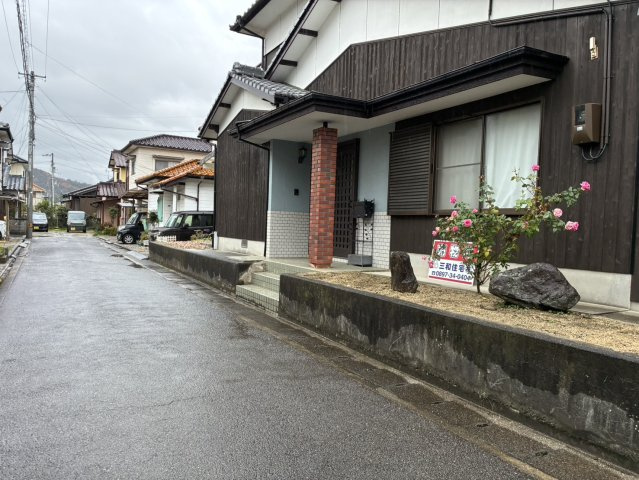 松神子1丁目　中古の前面道路含む現地写真