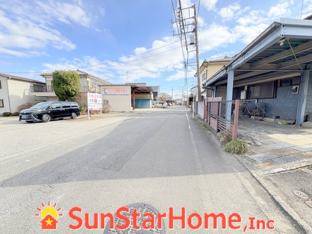 【サンスターホーム】あきる野市瀬戸岡　角地売地の前面道路含む現地写真
