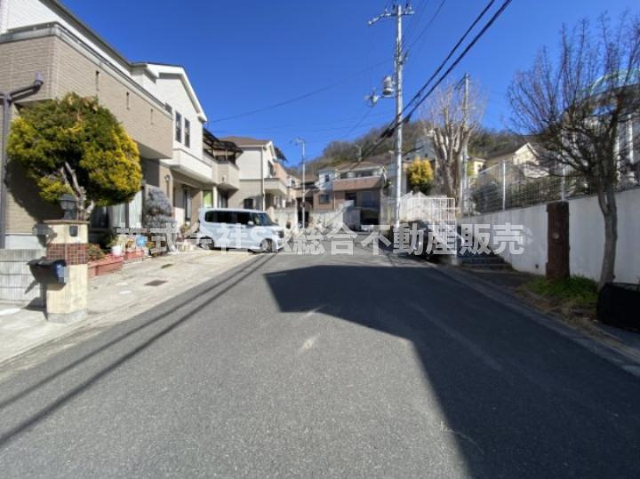 上四条町中古戸建の前面道路含む現地写真|前面道路含む現地写真です