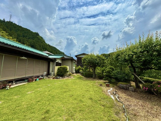 御岳本町　売地の外観|家庭菜園や子供の遊び場などに活用できるスペースも十分ございます